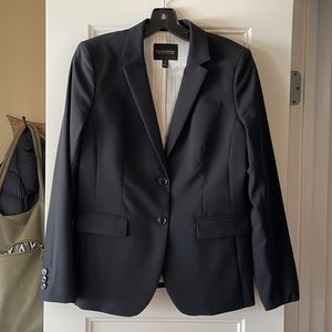 Black Banana Republic women’s business suit